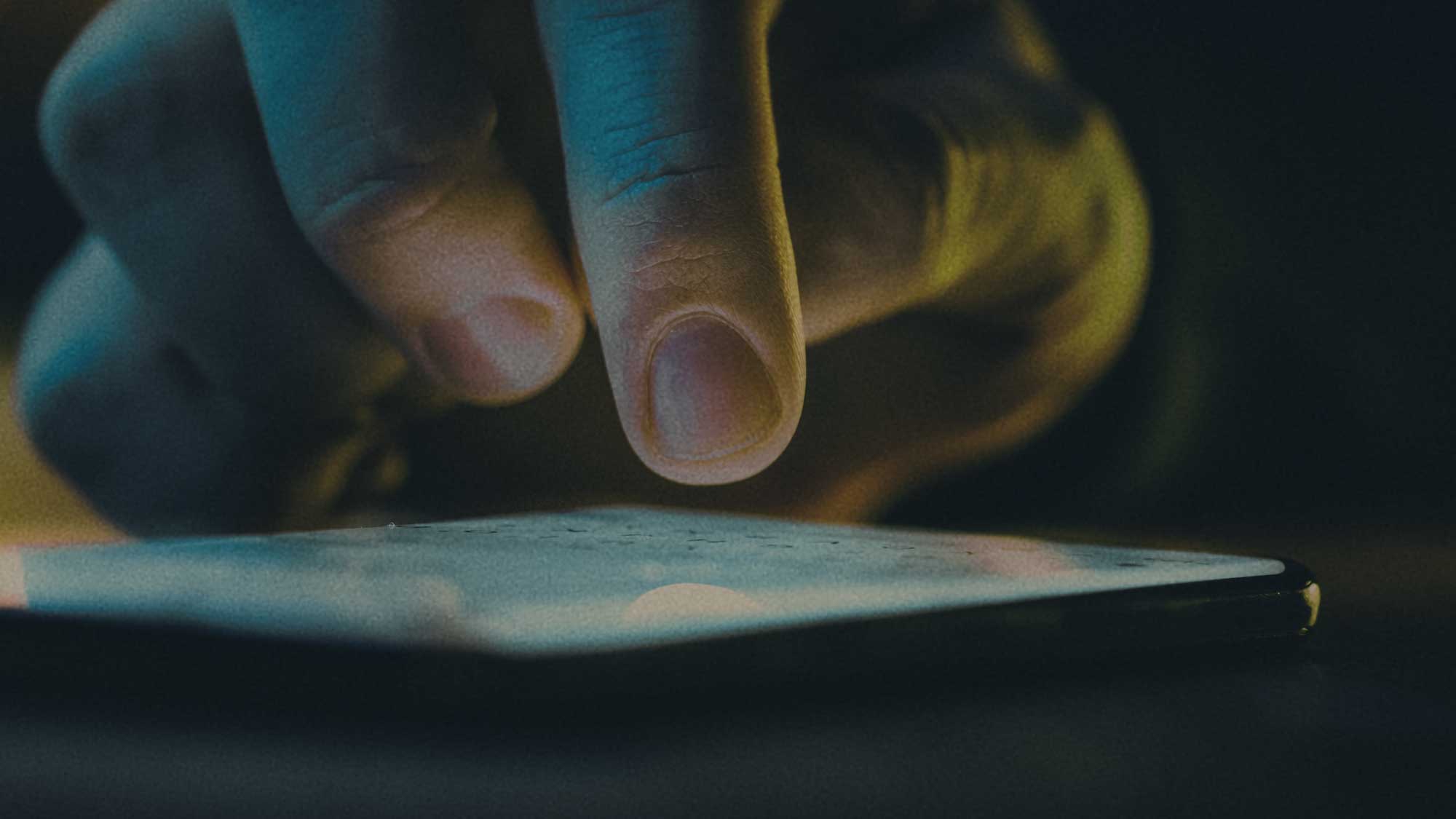 Avidly_impact_finger
